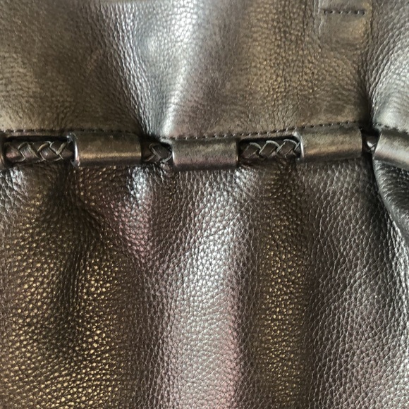 VINCE CAMUTO black pebble leather large shoulder handbag. - Picture 16 of 16